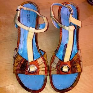 Rickport size 8 wide in good condition. No tears or stains.